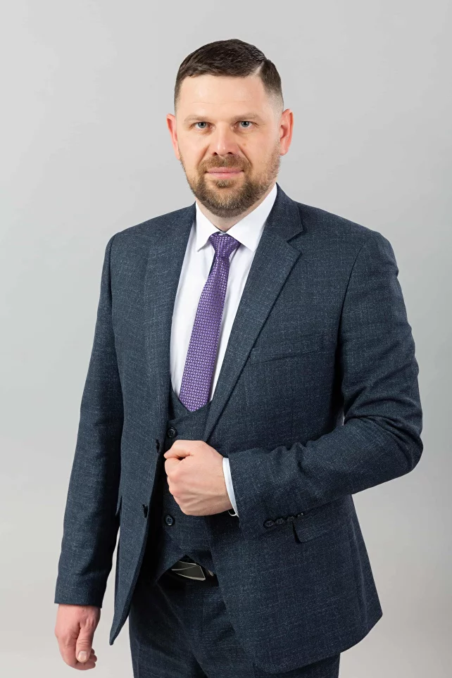 Artem Timoshenko - Unicase. Mr. Artem Timoshenko, a leading expert in Dispute Resolution and Arbitration, with over 16 years of experience and 150+ successful cases. Specializing in corporate restructuring, M\&A, and more, he is recognized as a Tier 1 lawyer.